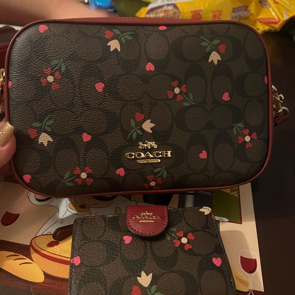 Crossbody and matching wallet, like new! - Picture 3 of 6